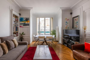 Veeve - Balcony Bliss steps from the Bois de Boulogne